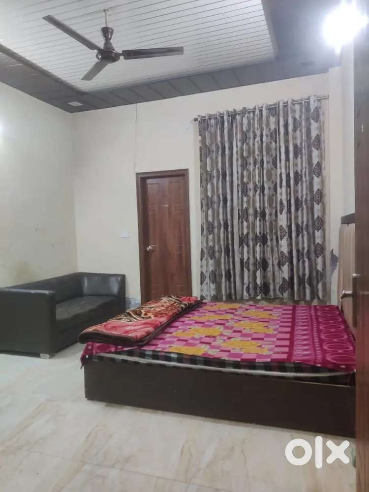 Independent flat for girls and Boys in Dherakhs patel nagar Dehradun