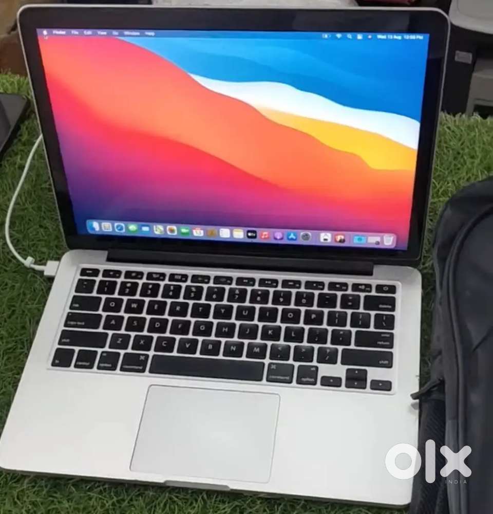 Apple macbook air all oky condition 8/256 gb with charger