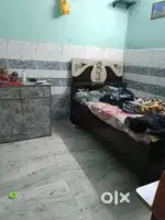 25 gaj ka makan h saaf suthri gali h