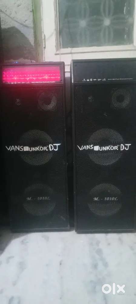 Dj Tower 10 inch speaker wireless mic