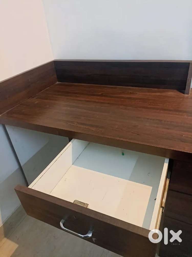 Ply n hardware