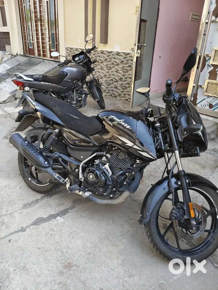Bajaj pulsar 125cc black colour 2024