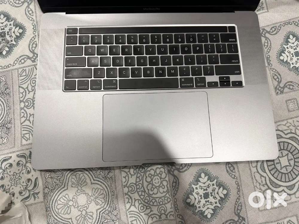 apple macbook pro A2141 i7 touchbar