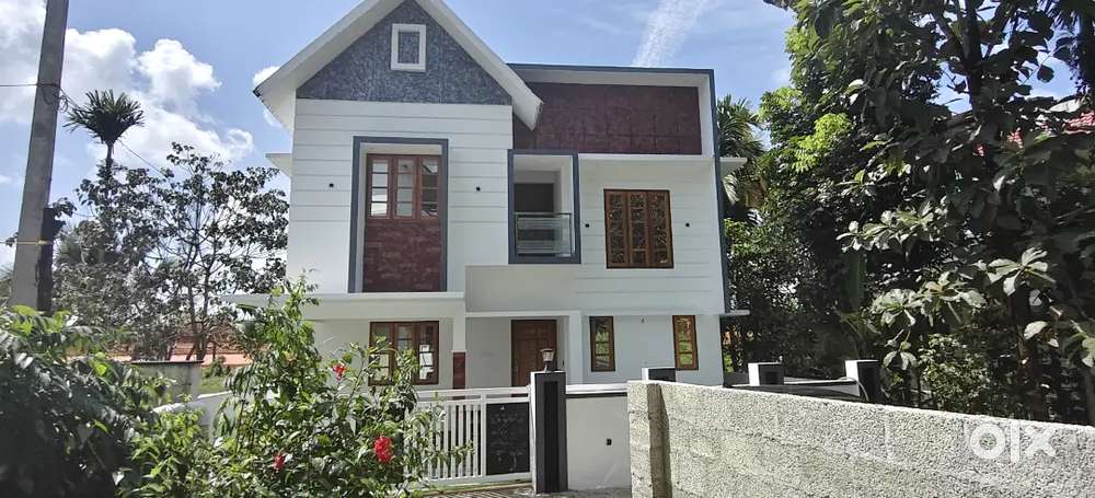 Kangarpady 4cent 1860 sqft house posh aria