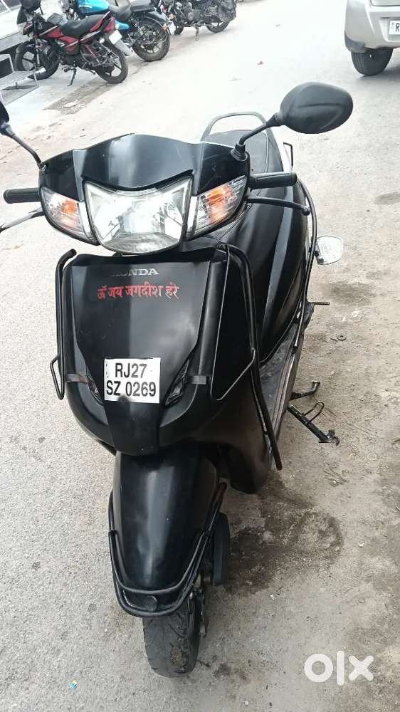 Activa black