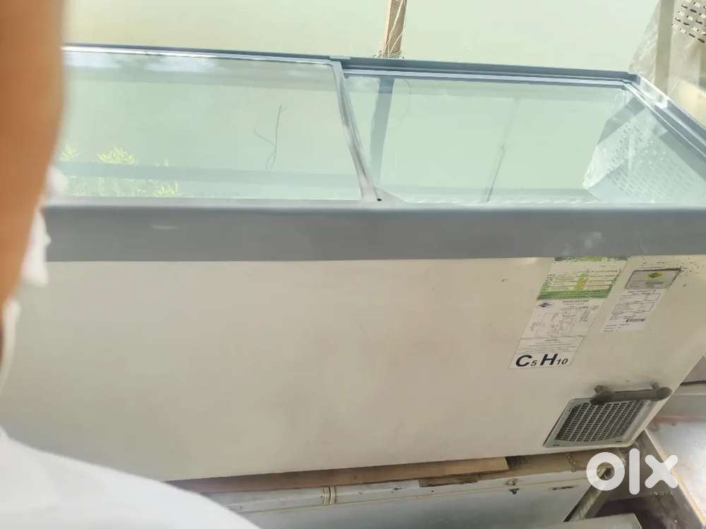 D freez glass top with excellent working condition.