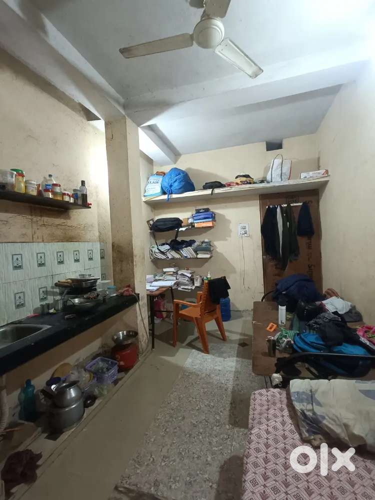 Need roommate (students only)