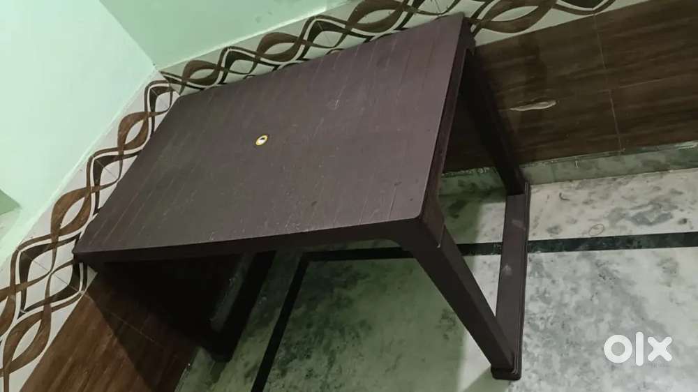 Hard Plastic Table