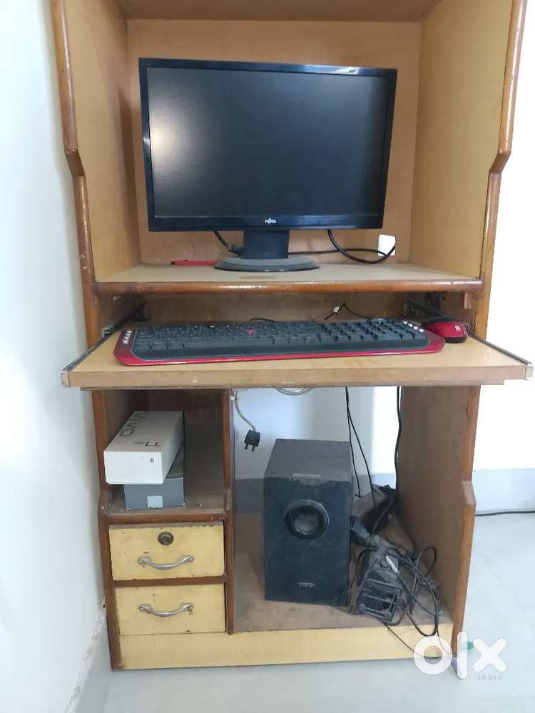 A working computer pc for gaming etc. With table