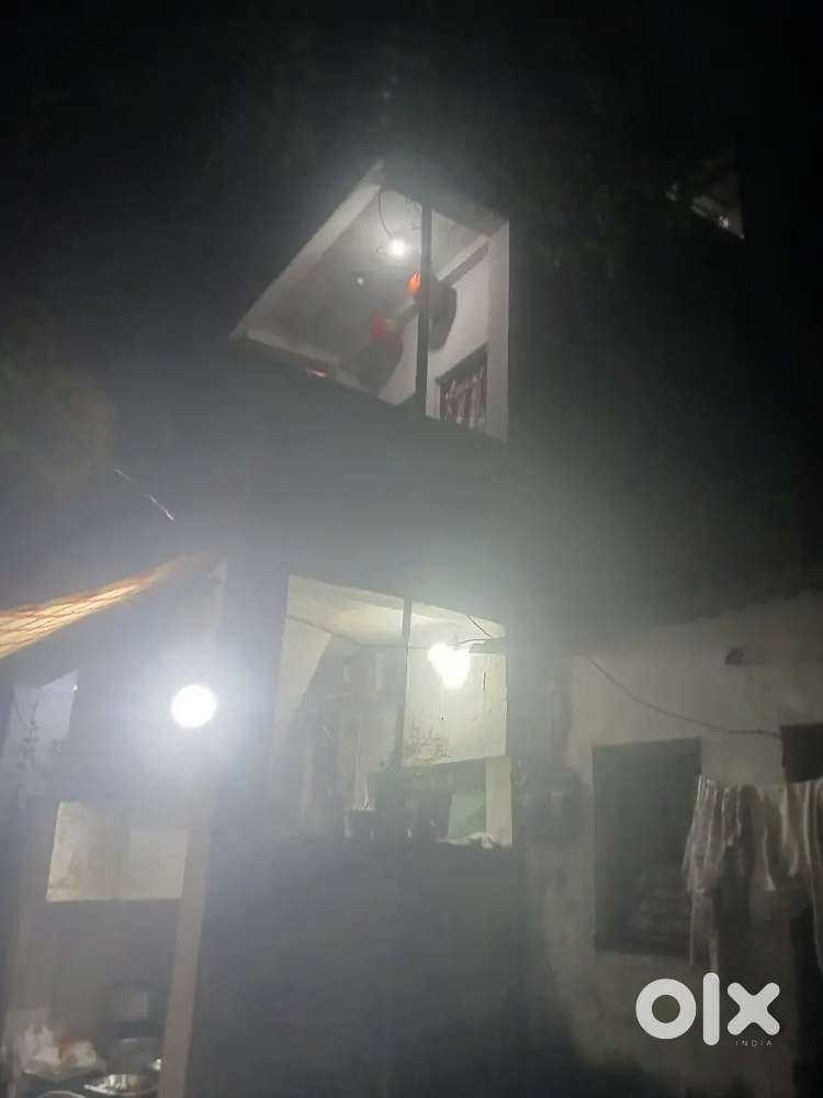 Triple story bana huaa haie makan