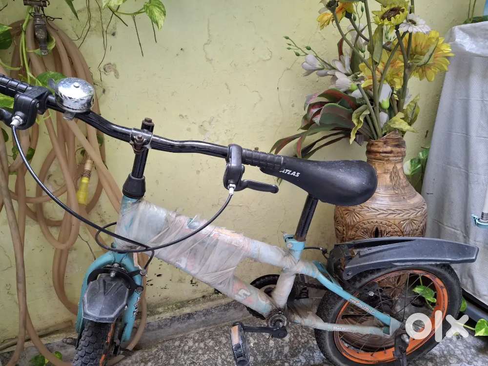 Atlas cycle, 16 inch cycle, 6 to 9 years
