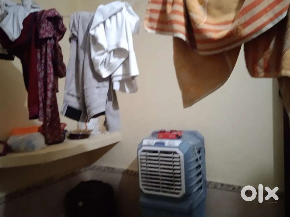 Mujhe ek roommate chahiye