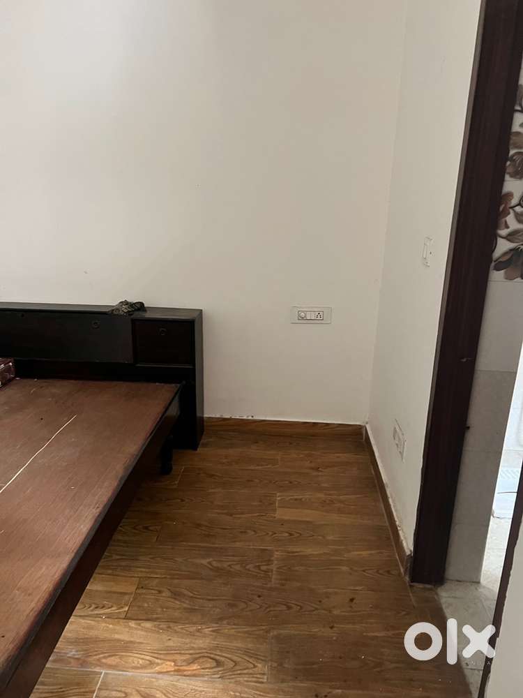 1 room for PG for Girls in GTB nagar near Shivjot Enclave