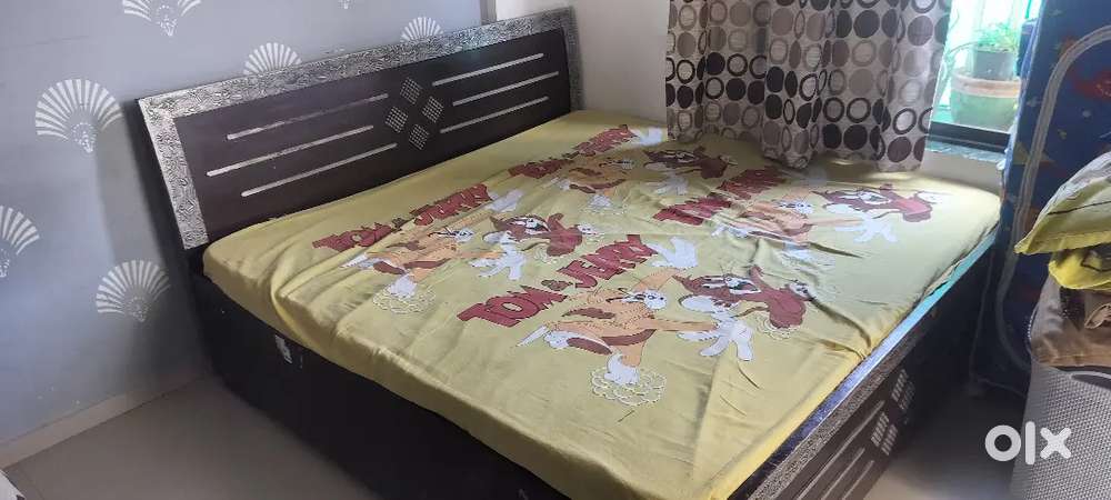 Double size bed 6*6 ft