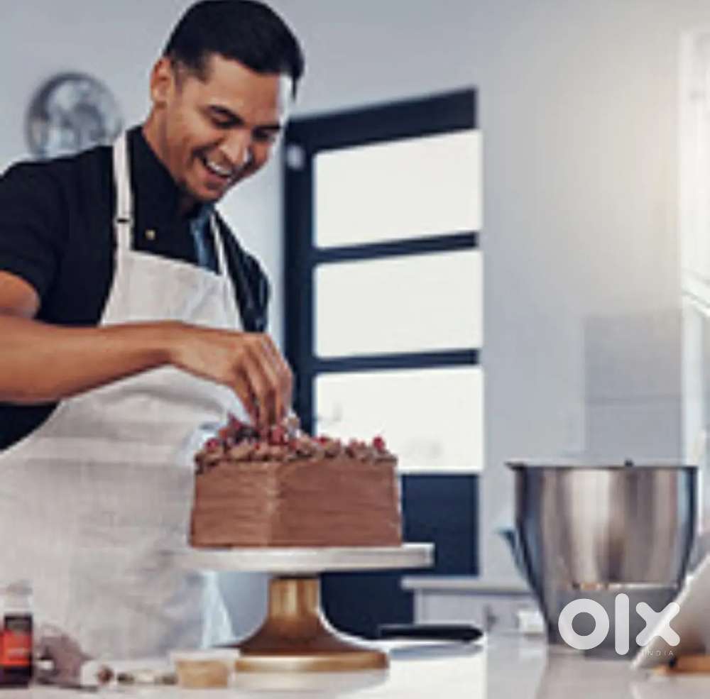 We are looking for commi 2 to make cakes and bakery tasks ⁴