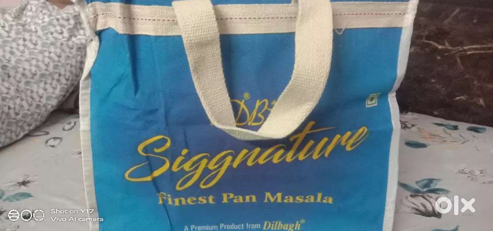 Hand  bag signature