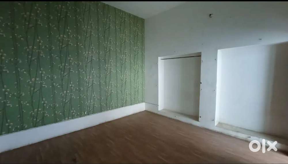 On road ground floor one room set for office