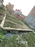 68 gaj ka plot h 13500 rupe gaj h zameen main road se thorda  andar h