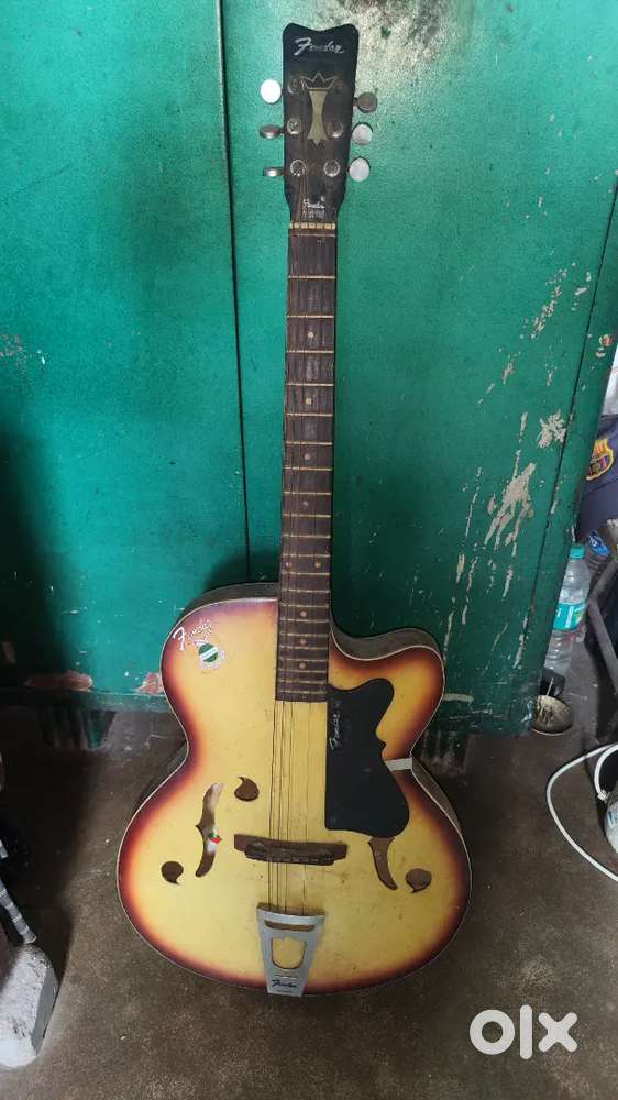 FENDAR GUITAR, STRINGS BROKEN GOOD FOR BEGINNERS