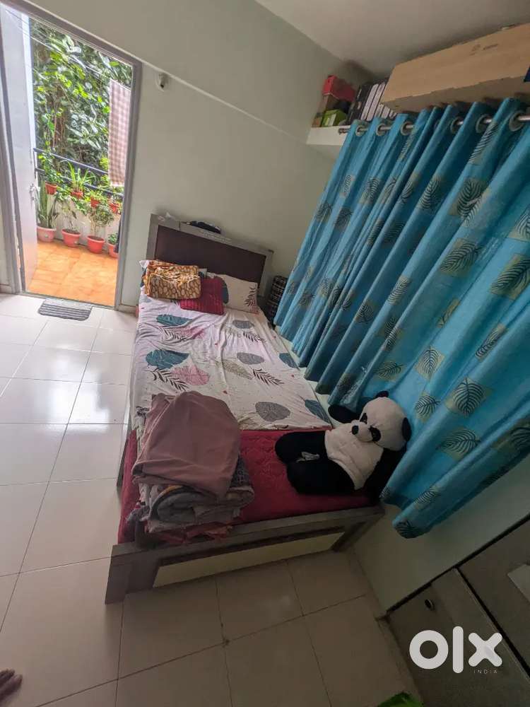 Engineered wood 2 person Bed with 2 inch matress.