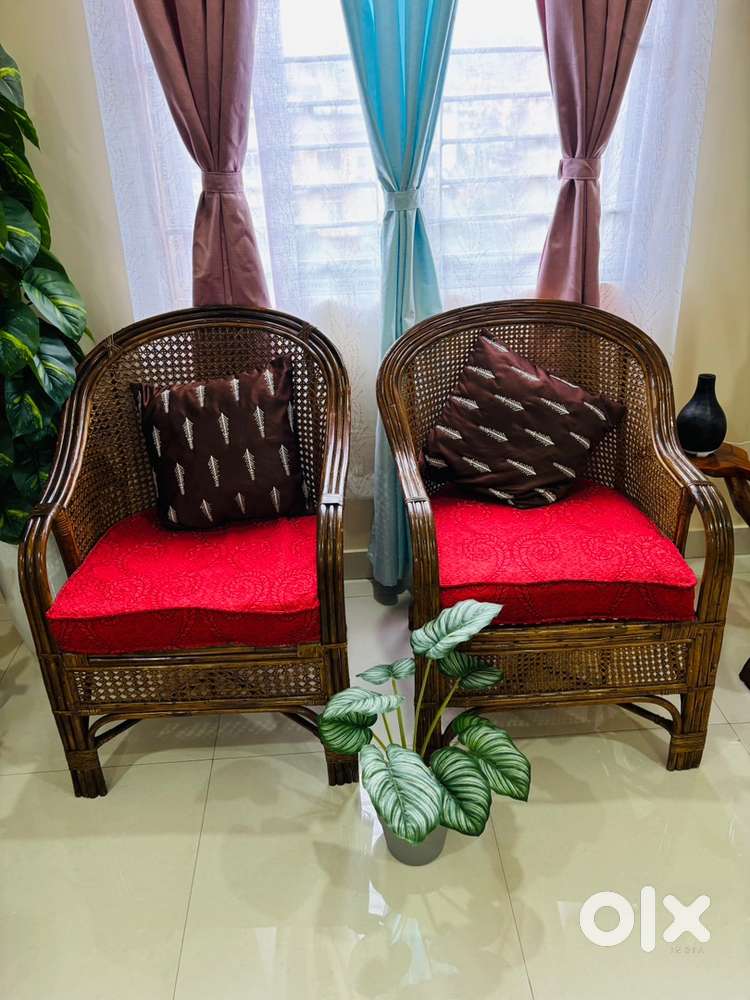 Cane sofa set 5 seater in excellent condition.