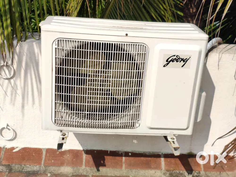 Godrej 1 Ton 2018 Non-Inverter AC (R32 Gas) Available for Sale