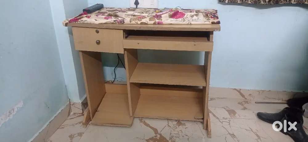 Urgent computer table for sale