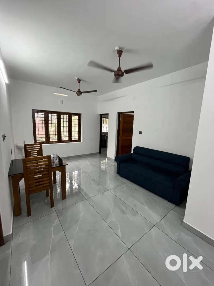 FAMILY/ BACHILORS/ COUPLES - 2BHK FURNISHED APARTMENT RENT @VAZHAKKALA