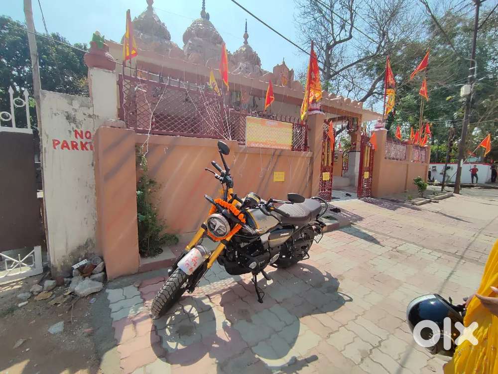 TVS Ronin 225 with accessories