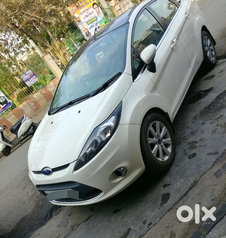 Ford fiesta petrol good average car cruse control auto fold side miror