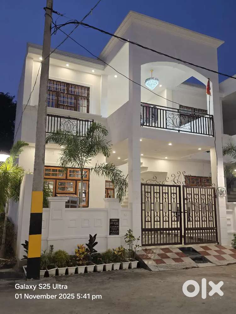 लखनऊ सुल्तानपुर हाइवे पर गेटेड सोसाइटी में घर पाए फर्नीचर फ्री