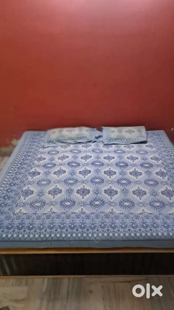 Want to sell with storage with out mattress