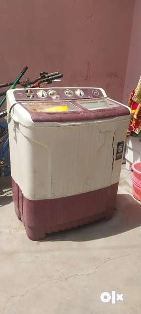 Godrej 8.5 Ltr. Washing machine.Good condition .only one body fault