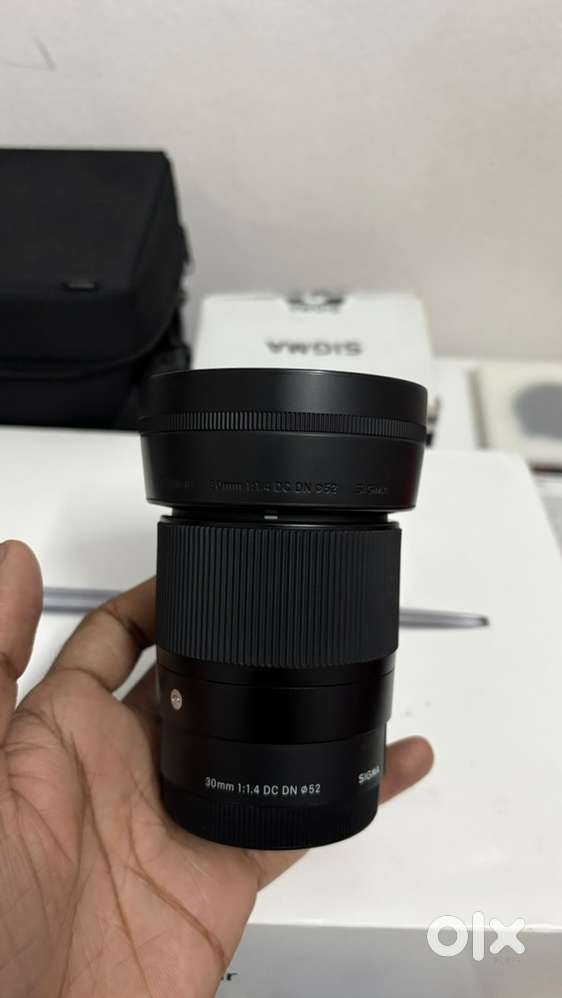 Sigma 30mm f1.4 dcdn lens