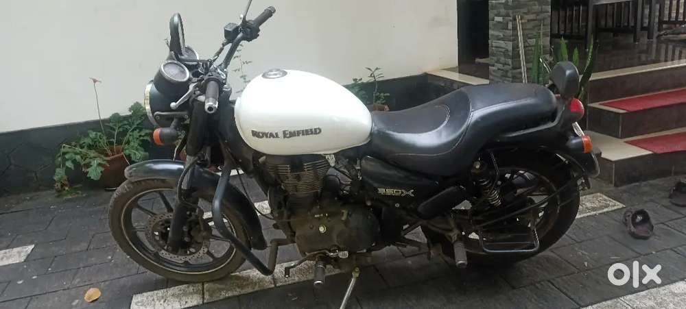 2017 model thunderbird 350 x white colour