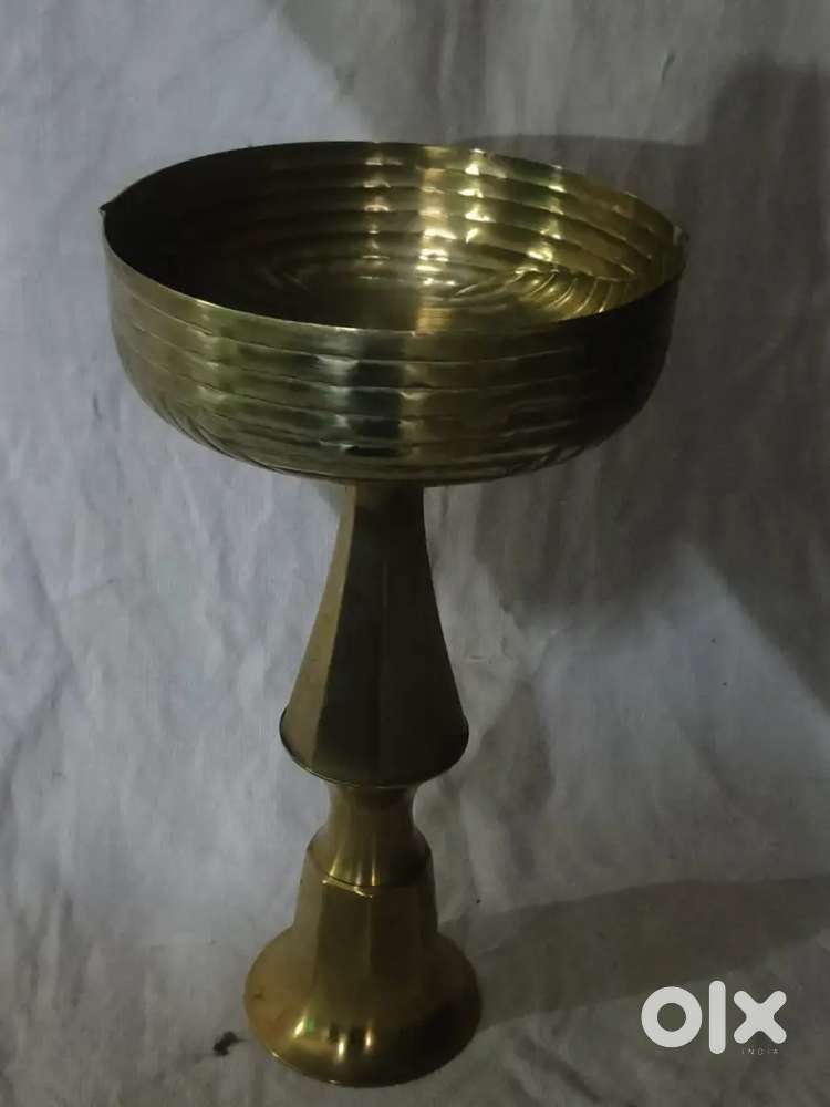 Antique pure brass solid heavy floating or side stand urli 21/40 cm.