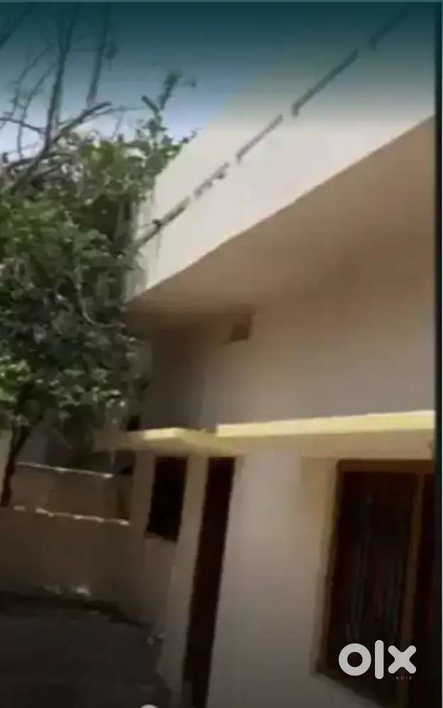 100yrds independent house 70lkhs n 180yrds hse 1.3cr clr title