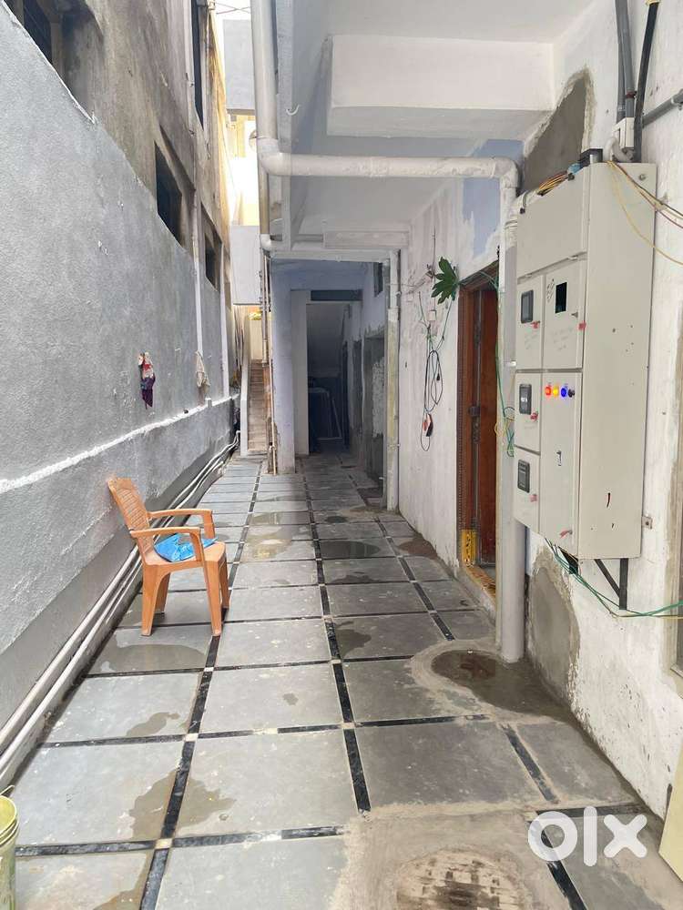 Commercial build for rent G+1