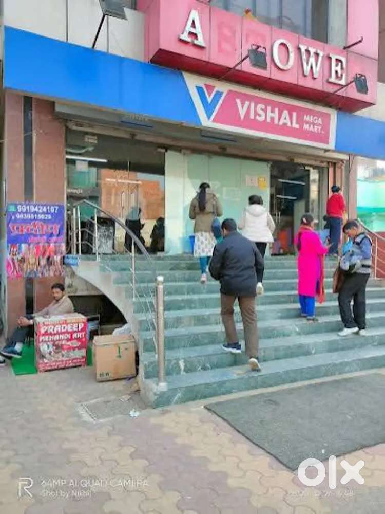 Job vacancy available in vishal mega Mart shopping mall only for boys