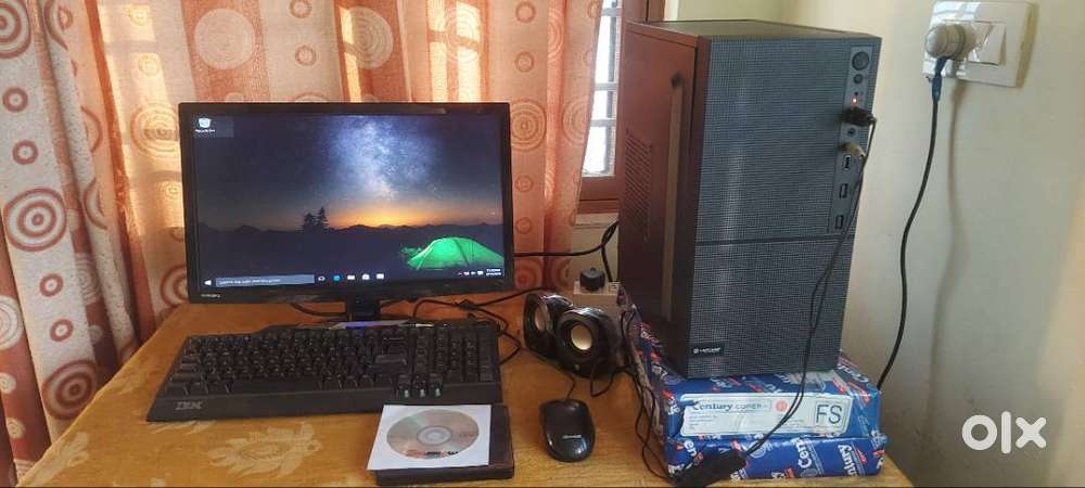 Desktop Computer with table in good condition
