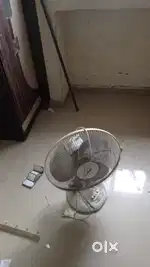 Table Fan working