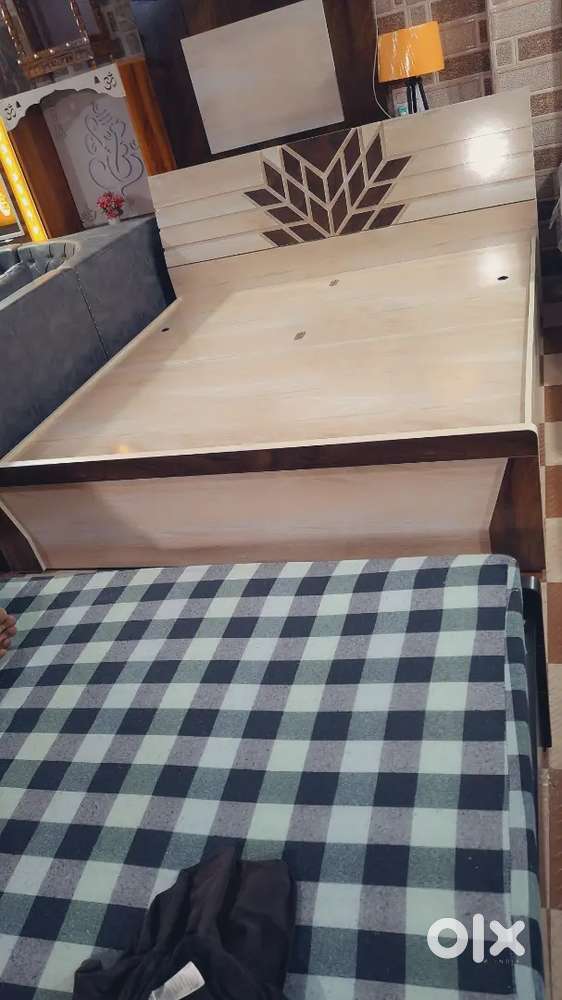 Off white colour me dubal bed