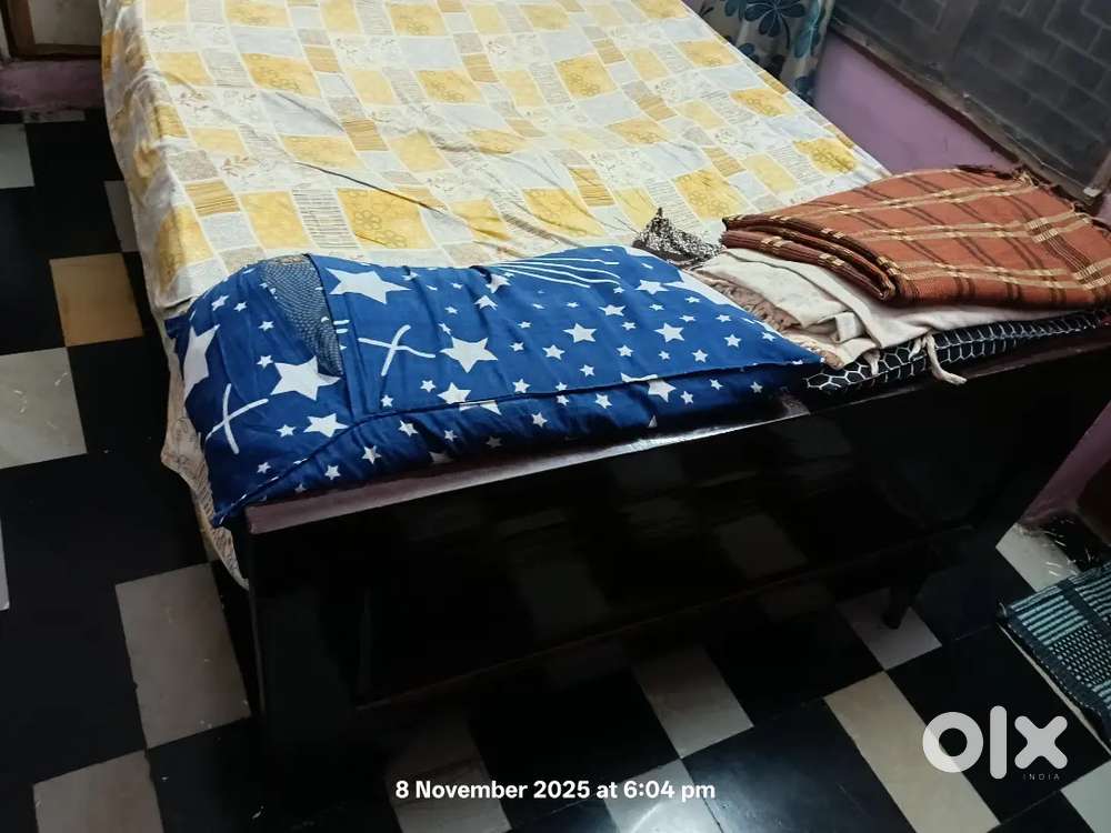 bed and mattress 6/4