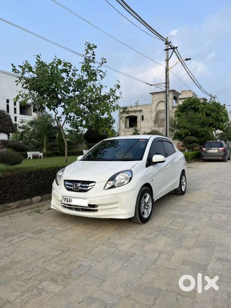 Honda Amaze Smt 2015 model new tyre alloy wheels