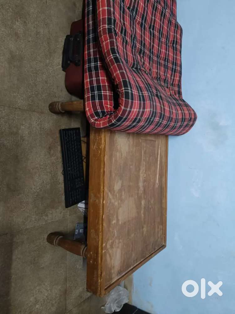 Single bed with gadi