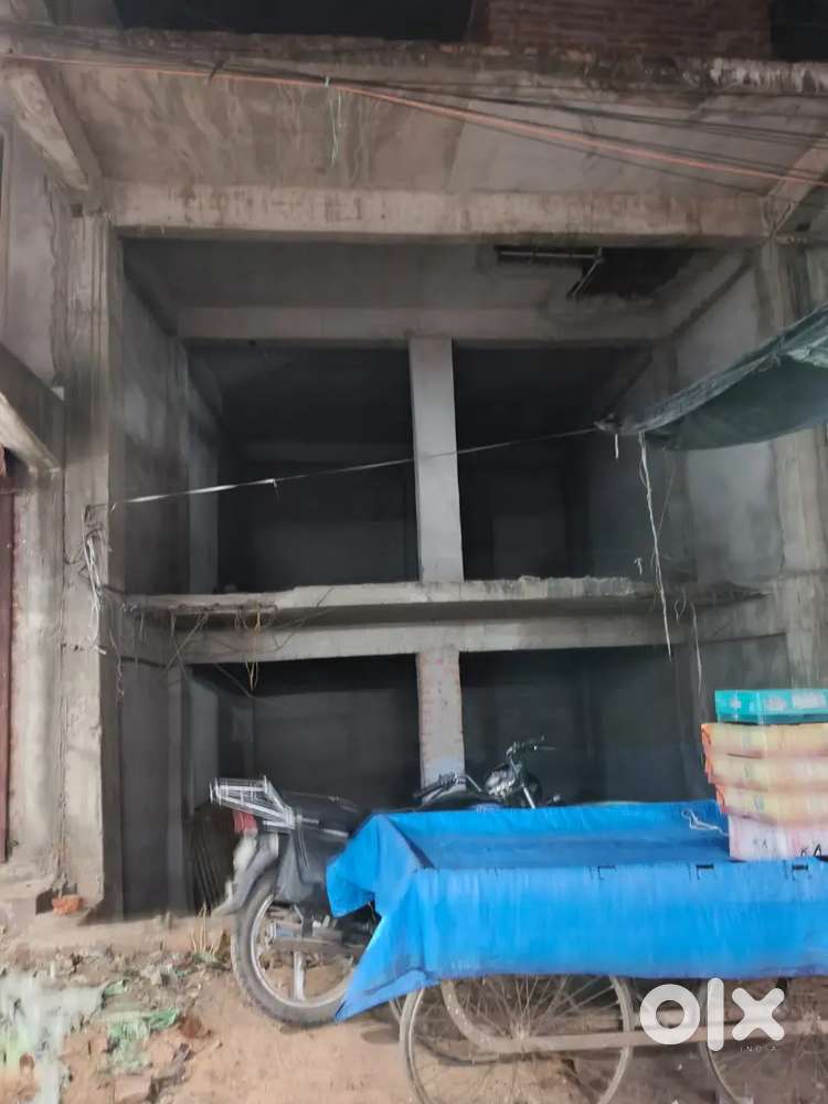 4 shop under construction in sabzi mandi Raebareli