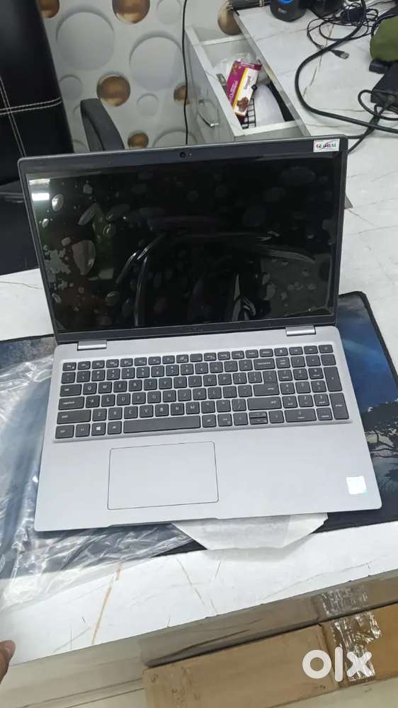 Dell cor i5 11the ram 16 gb SSD 256 gb screen 15.6 new candision