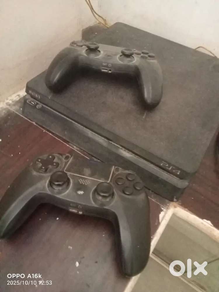 PS4  32 in LCD