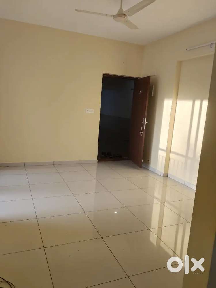 2 bhk flat for rent at chilmbi rent 18000