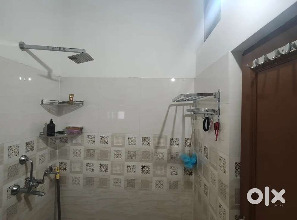 2 bhk for boys girls family  owner free furnished brokerage apply